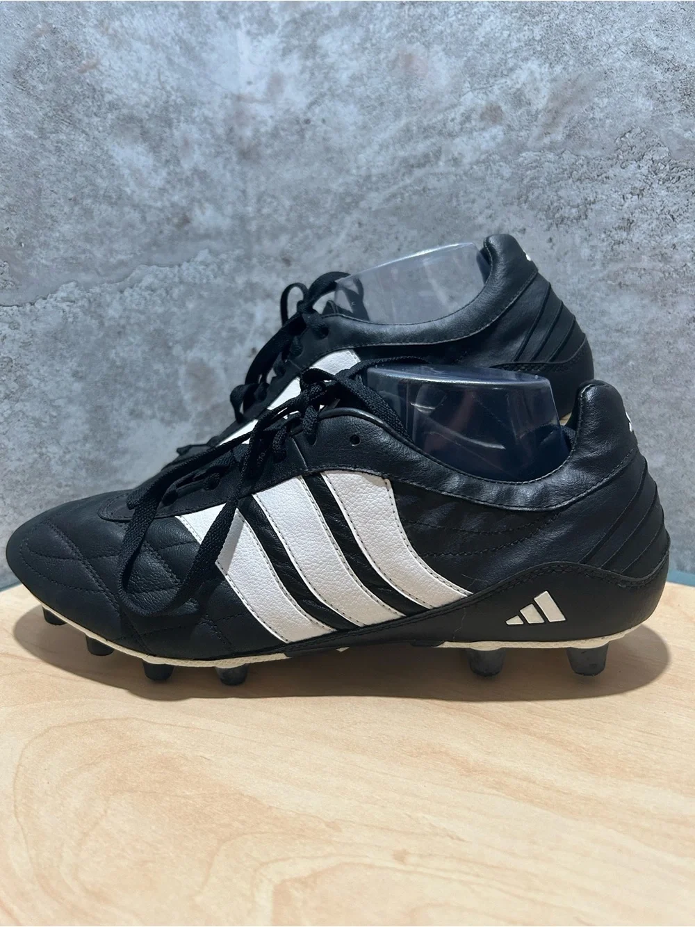 vintage Adidas soccer cleats men’s size 9.5